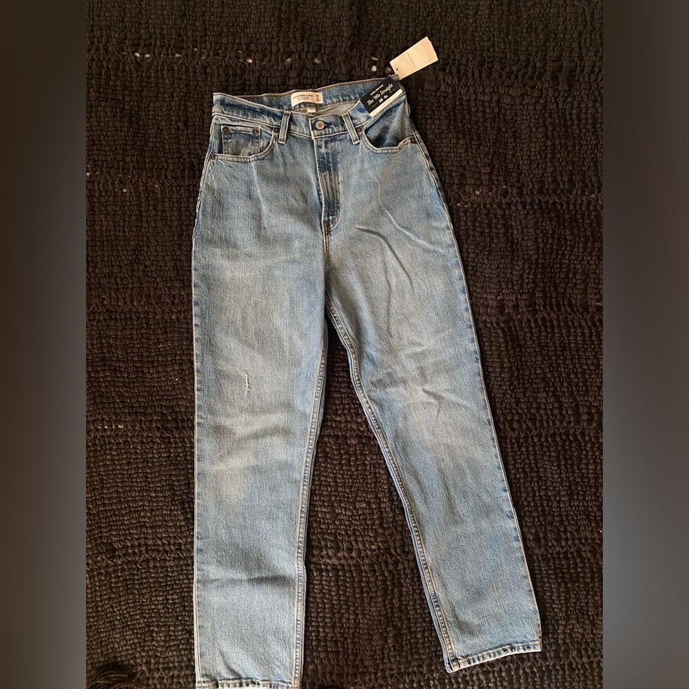NWT Abercrombie & Fitch Ultra High Rise 90s Straight Jeans - Picture 3 of 4